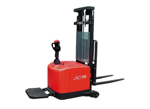 1300lbs  counterbalanced stacker